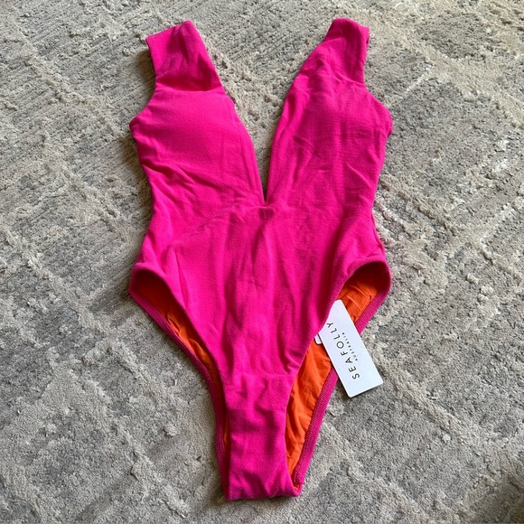 SEAFOLLY Coco Beach Terry Cap
Sleeve V Wire One Piece in Fuchsia Rose Size 6 - Picture 5 of 7